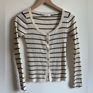 NWOT Zara Cream and Black Cardigan V-Neck Sweater